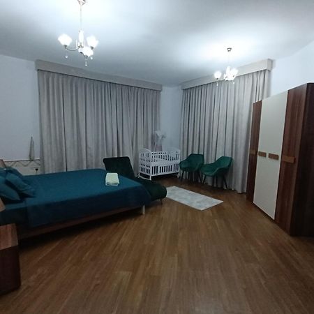 شقة كبيرة وفخمة Large And Luxury Two Bedroom Ajman Exterior foto