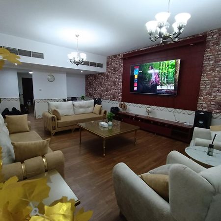 شقة كبيرة وفخمة Large And Luxury Two Bedroom Ajman Exterior foto