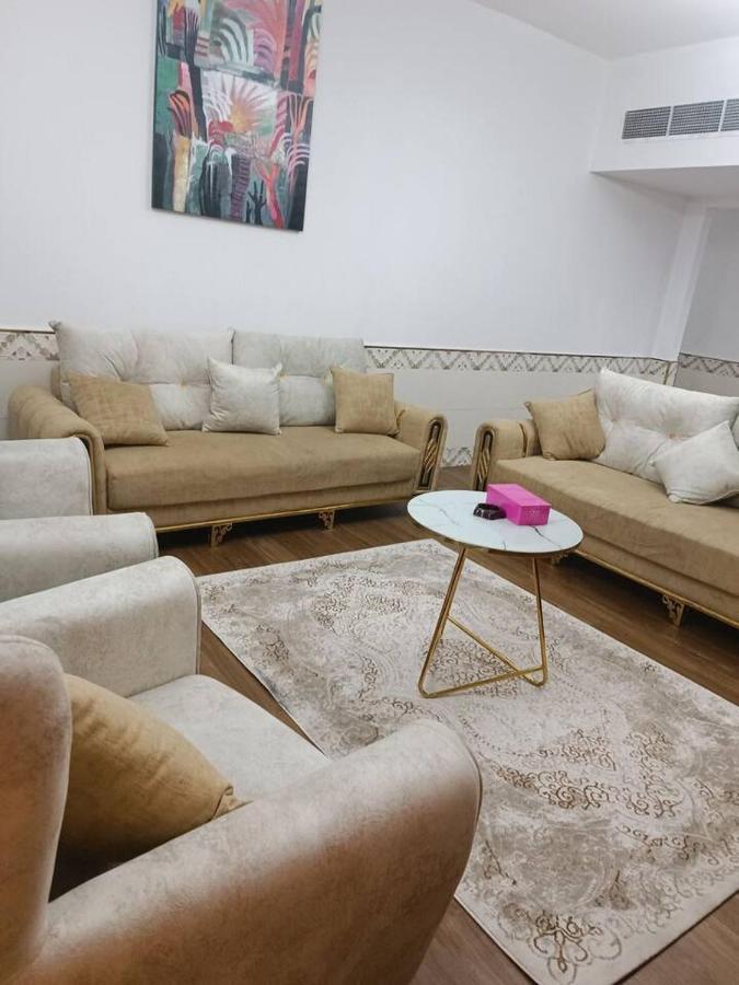 شقة كبيرة وفخمة Large And Luxury Two Bedroom Ajman Exterior foto