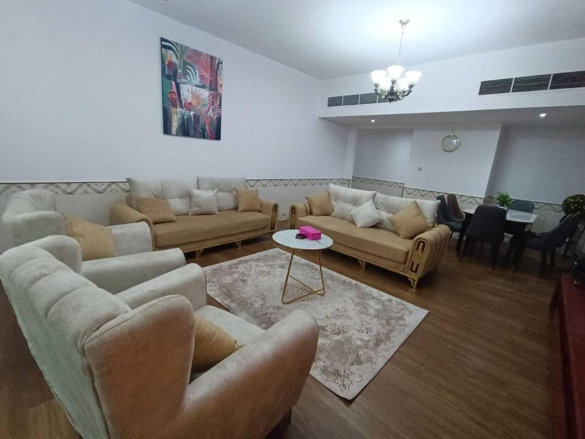 شقة كبيرة وفخمة Large And Luxury Two Bedroom Ajman Exterior foto