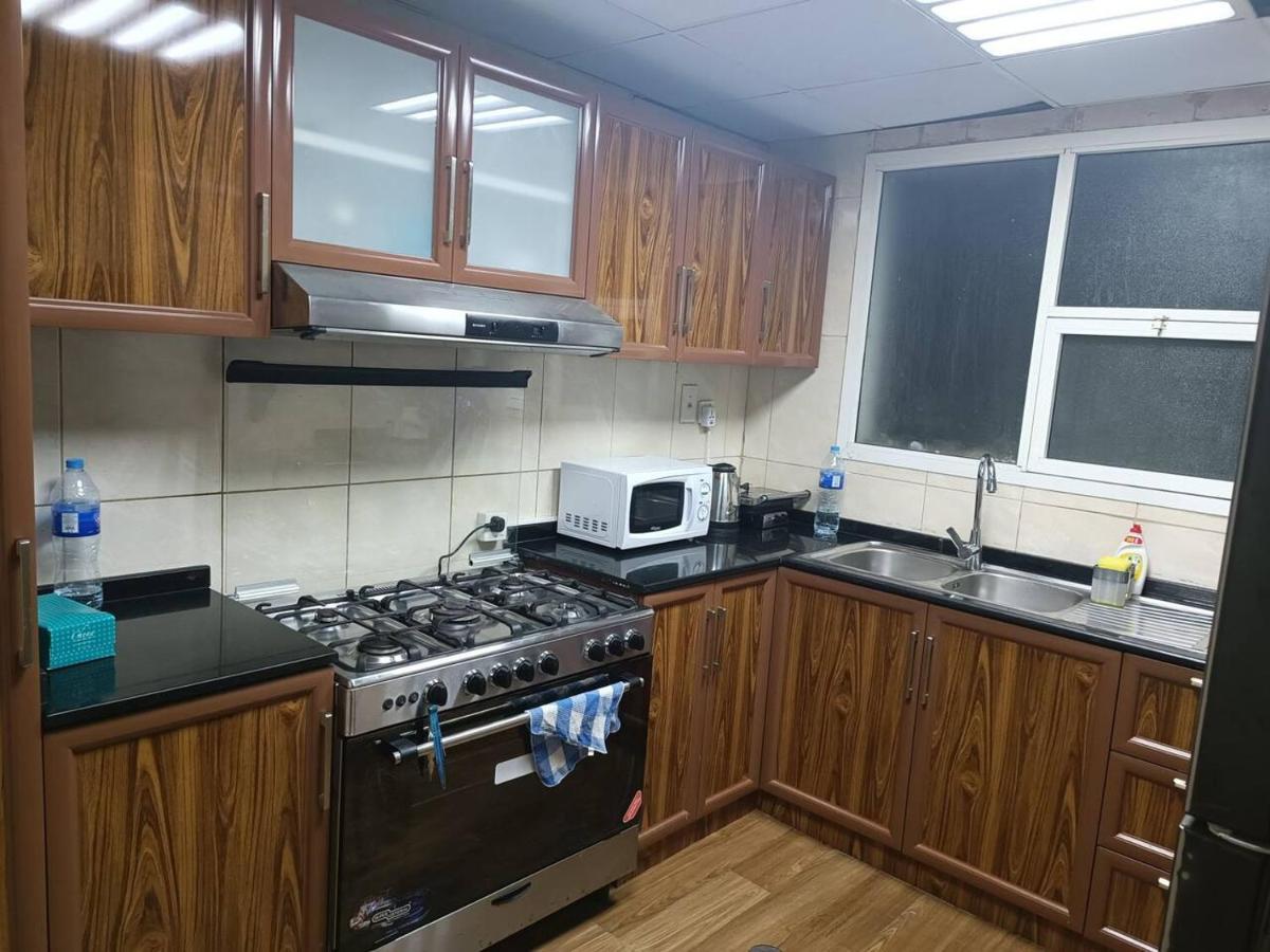 شقة كبيرة وفخمة Large And Luxury Two Bedroom Ajman Exterior foto