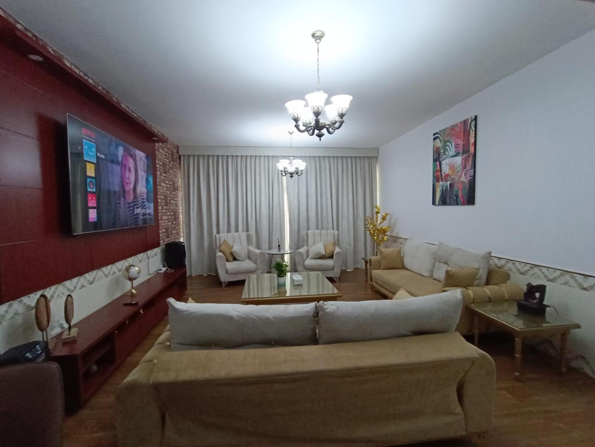 شقة كبيرة وفخمة Large And Luxury Two Bedroom Ajman Exterior foto