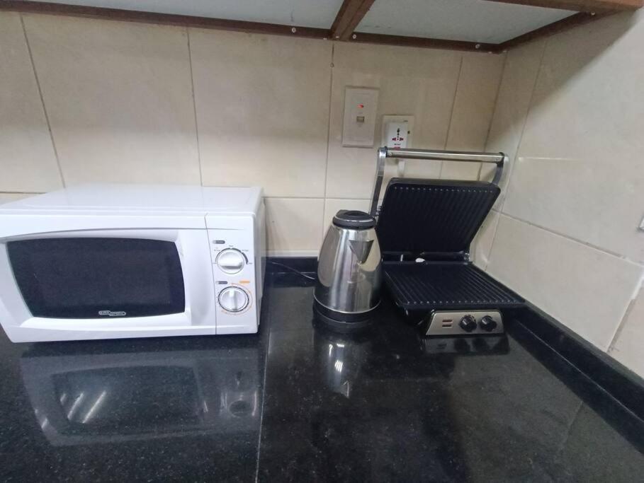شقة كبيرة وفخمة Large And Luxury Two Bedroom Ajman Exterior foto