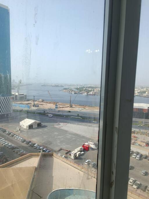 شقة كبيرة وفخمة Large And Luxury Two Bedroom Ajman Exterior foto