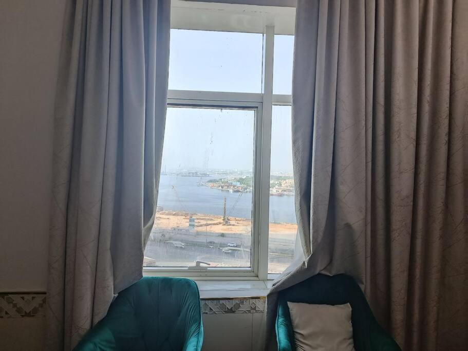 شقة كبيرة وفخمة Large And Luxury Two Bedroom Ajman Exterior foto