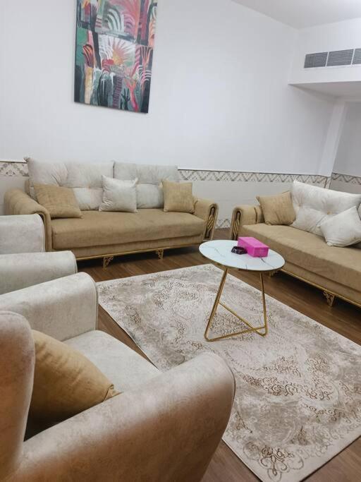 شقة كبيرة وفخمة Large And Luxury Two Bedroom Ajman Exterior foto