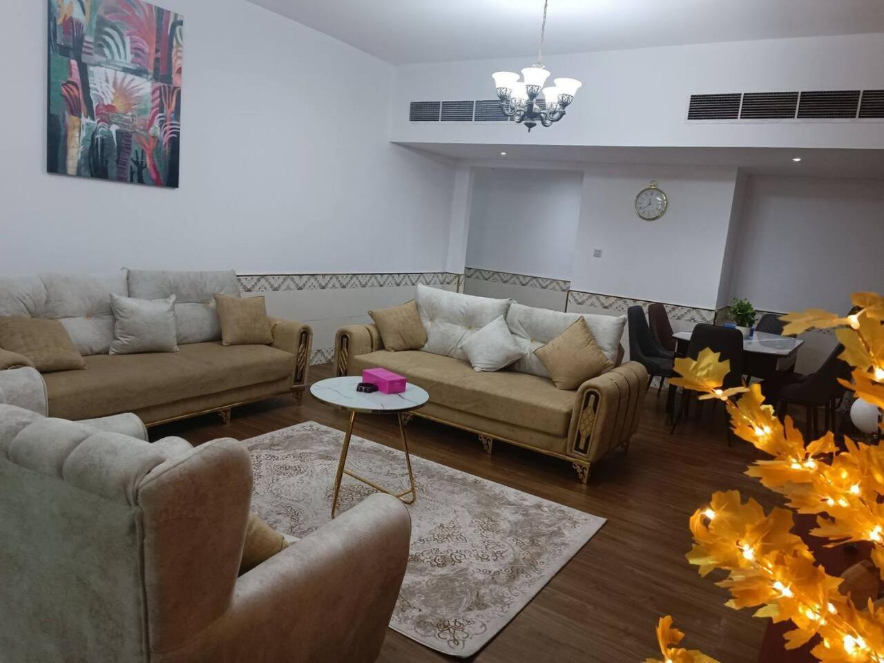 شقة كبيرة وفخمة Large And Luxury Two Bedroom Ajman Exterior foto